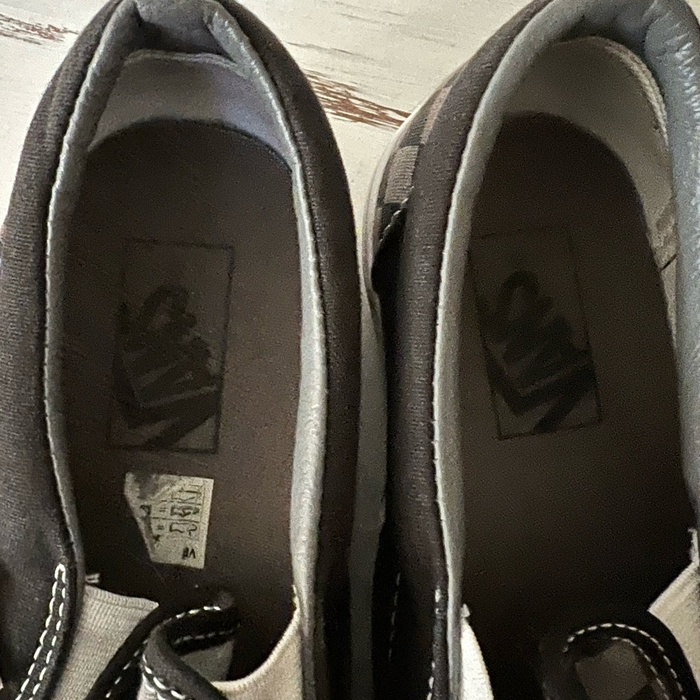 Vans - Picture 3 of 4